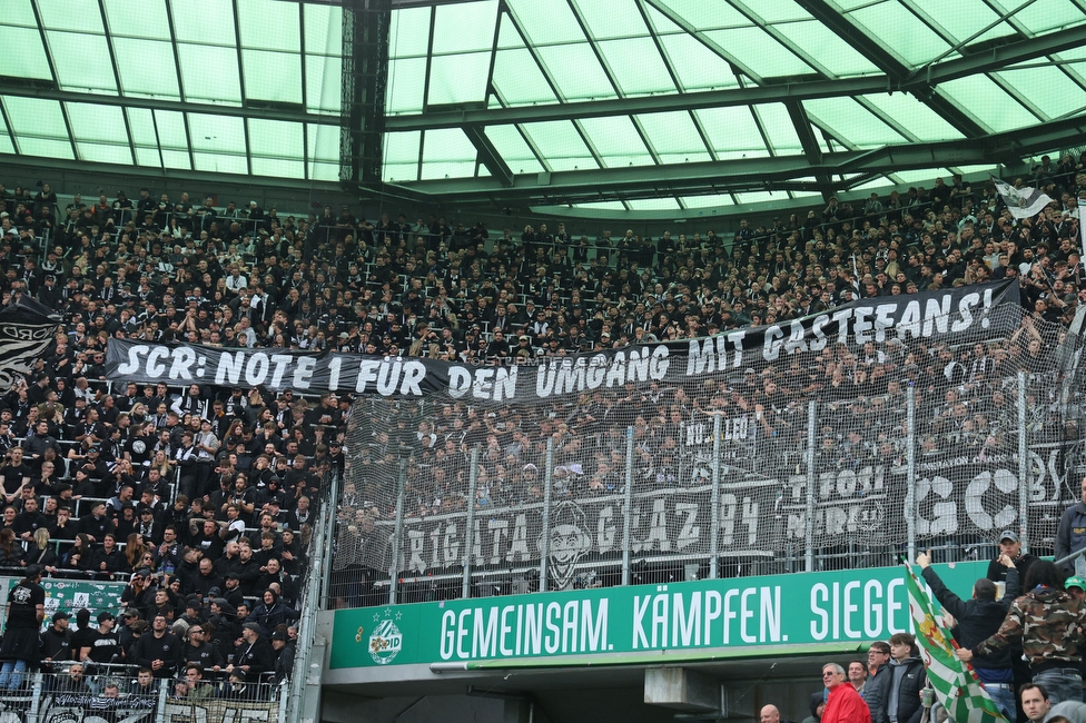 Rapid Wien - Sturm Graz
Oesterreichische Fussball Bundesliga, 31. Runde, SK Rapid Wien - SK Sturm Graz, Weststadion Wien, 18.05.2024. 

Foto zeigt Fans von Sturm mit einem Spruchband
