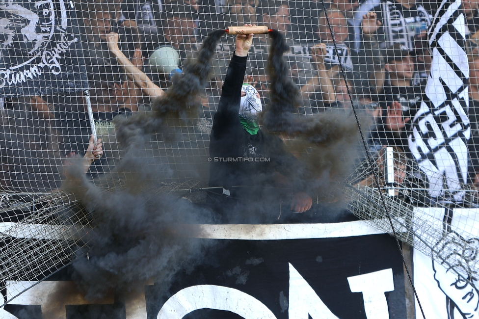 Sturm Graz - WAC
Oesterreichische Fussball Bundesliga, 32. Runde, SK Sturm Graz - Wolfsberger AC, Stadion Liebenau Graz, 24.05.2025. 

Foto zeigt Fans von Sturm mit Pyrotechnik
