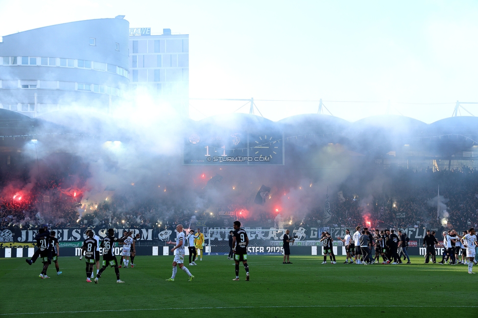 Sturm Graz - Wolfsberg
Oesterreichische Fussball Bundesliga, 32. Runde, SK Sturm Graz - Wolfsberger AC, Stadion Liebenau Graz, 24.05.2025. 

Foto zeigt Fans von Sturm

