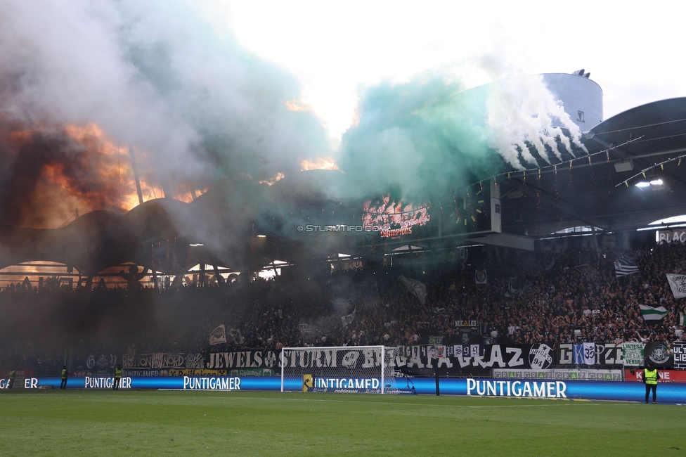 Sturm Graz - Wolfsberg
Oesterreichische Fussball Bundesliga, 32. Runde, SK Sturm Graz - Wolfsberger AC, Stadion Liebenau Graz, 24.05.2025. 

Foto zeigt Fans von Sturm
Schlüsselwörter: pyrotechnik