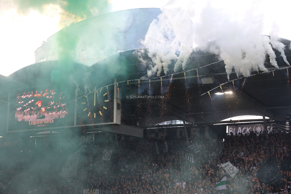 Sturm Graz - Wolfsberg
Oesterreichische Fussball Bundesliga, 32. Runde, SK Sturm Graz - Wolfsberger AC, Stadion Liebenau Graz, 24.05.2025. 

Foto zeigt Fans von Sturm
Schlüsselwörter: pyrotechnik