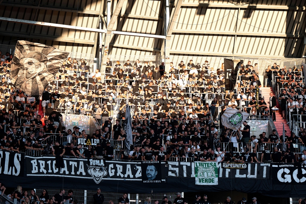 LASK - Sturm Graz
Oesterreichische Fussball Bundesliga, 1. Runde, Linzer ASK - SK Sturm Graz, Raiffeisen Arena Linz, 01.08.2025. 

Foto zeigt Fans von Sturm

