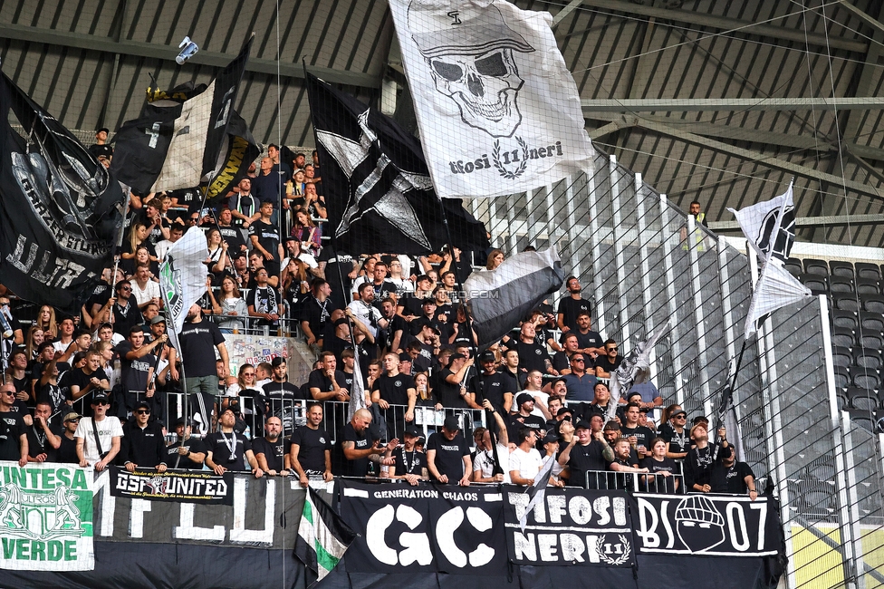 LASK - Sturm Graz
Oesterreichische Fussball Bundesliga, 1. Runde, Linzer ASK - SK Sturm Graz, Raiffeisen Arena Linz, 01.08.2025. 

Foto zeigt Fans von Sturm

