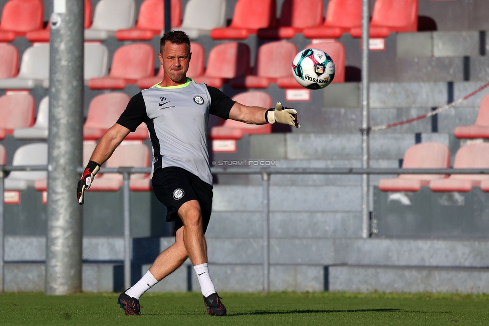GAK - Sturm Graz Damen
SPORTLAND Niederoesterreich Frauen Cup, GAK 1902 - SK Sturm Graz, Sportzentrum Graz-Weinzoedl, 08.08.2025. 

Foto zeigt Daniel Gutschi (Torwart-Trainer Sturm Damen)

