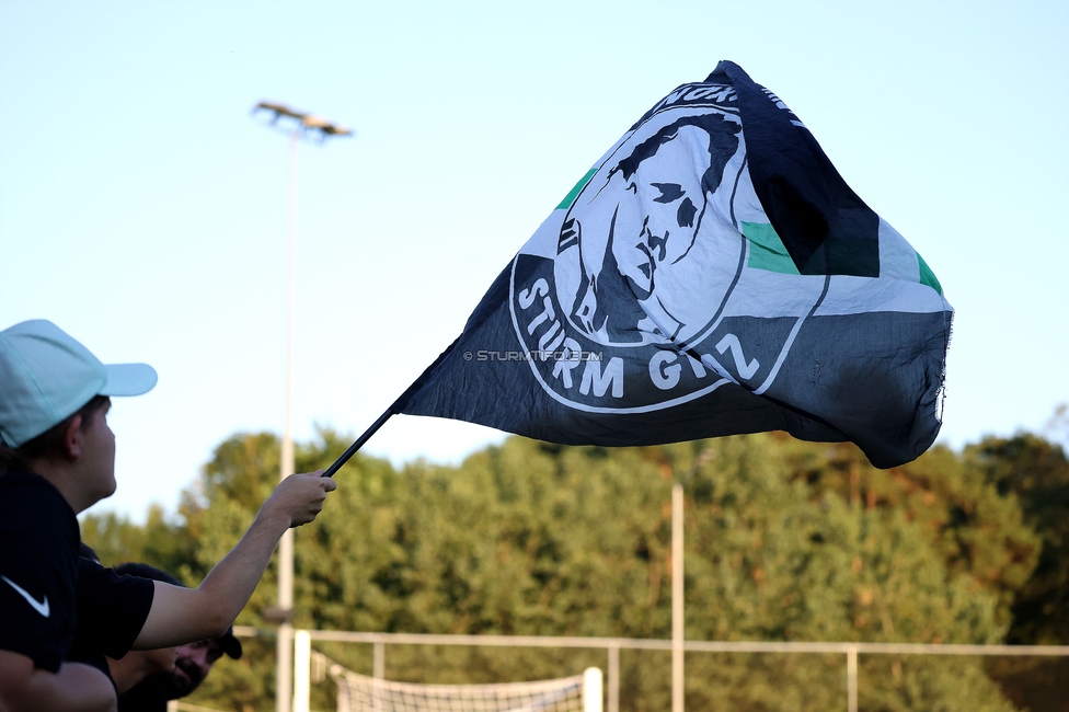 GAK - Sturm Graz Damen
SPORTLAND Niederoesterreich Frauen Cup, GAK 1902 - SK Sturm Graz, Sportzentrum Graz-Weinzoedl, 08.08.2025. 

Foto zeigt Fans von Sturm
