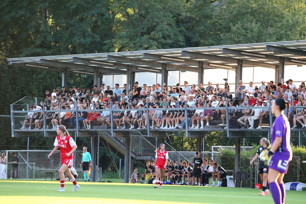 GAK - Sturm Graz Damen
SPORTLAND Niederoesterreich Frauen Cup, GAK 1902 - SK Sturm Graz, Sportzentrum Graz-Weinzoedl, 08.08.2025. 

Foto zeigt Fans von Sturm
