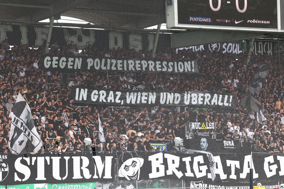 Sturm Graz - Rapid
Oesterreichische Fussball Bundesliga, 2. Runde, SK Sturm Graz - SK Rapid Wien, Stadion Liebenau Graz, 10.08.2025. 

Foto zeigt Fans von Sturm mit einem Spruchband
Schlüsselwörter: repression