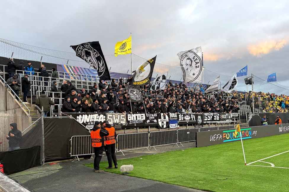 Bodo Glimt - Sturm Graz
UEFA Champions League Play-Offs, Bodo Glimt - SK Sturm Graz, Aspmyra Stadion Bodo, 20.08.2025. 

Foto zeigt Fans von Sturm
