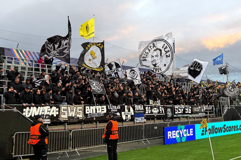 Bodo Glimt - Sturm Graz
UEFA Champions League Play-Offs, Bodo Glimt - SK Sturm Graz, Aspmyra Stadion Bodo, 20.08.2025. 

Foto zeigt Fans von Sturm
