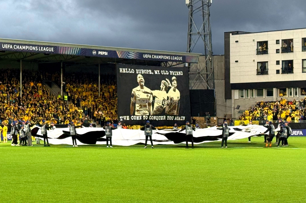 Bodo Glimt - Sturm Graz
UEFA Champions League Play-Offs, Bodo Glimt - SK Sturm Graz, Aspmyra Stadion Bodo, 20.08.2025. 

Foto zeigt Fans von Bodo
