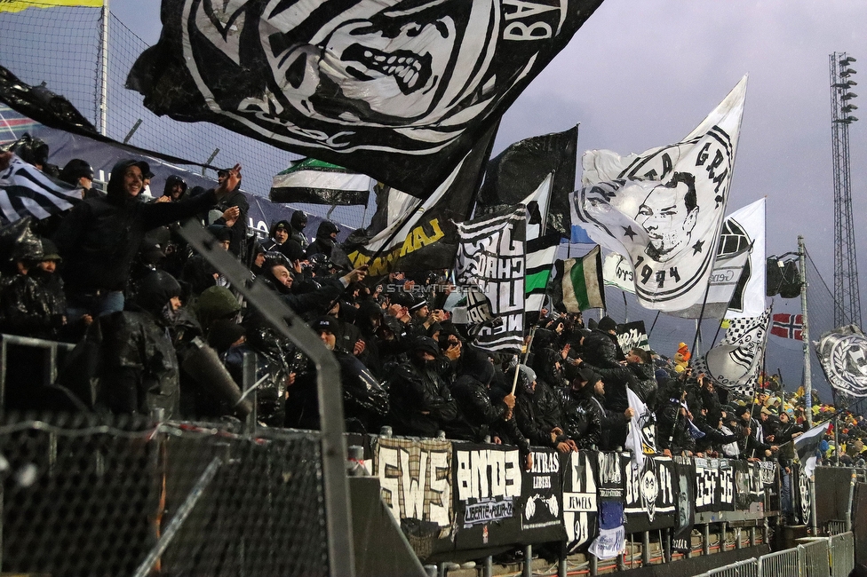Bodo Glimt - Sturm Graz
UEFA Champions League Play-Offs, Bodo Glimt - SK Sturm Graz, Aspmyra Stadion Bodo, 20.08.2025. 

Foto zeigt Fans von Sturm
