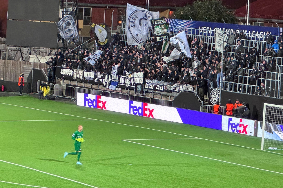 Bodo Glimt - Sturm Graz
UEFA Champions League Play-Offs, Bodo Glimt - SK Sturm Graz, Aspmyra Stadion Bodo, 20.08.2025. 

Foto zeigt Fans von Sturm
