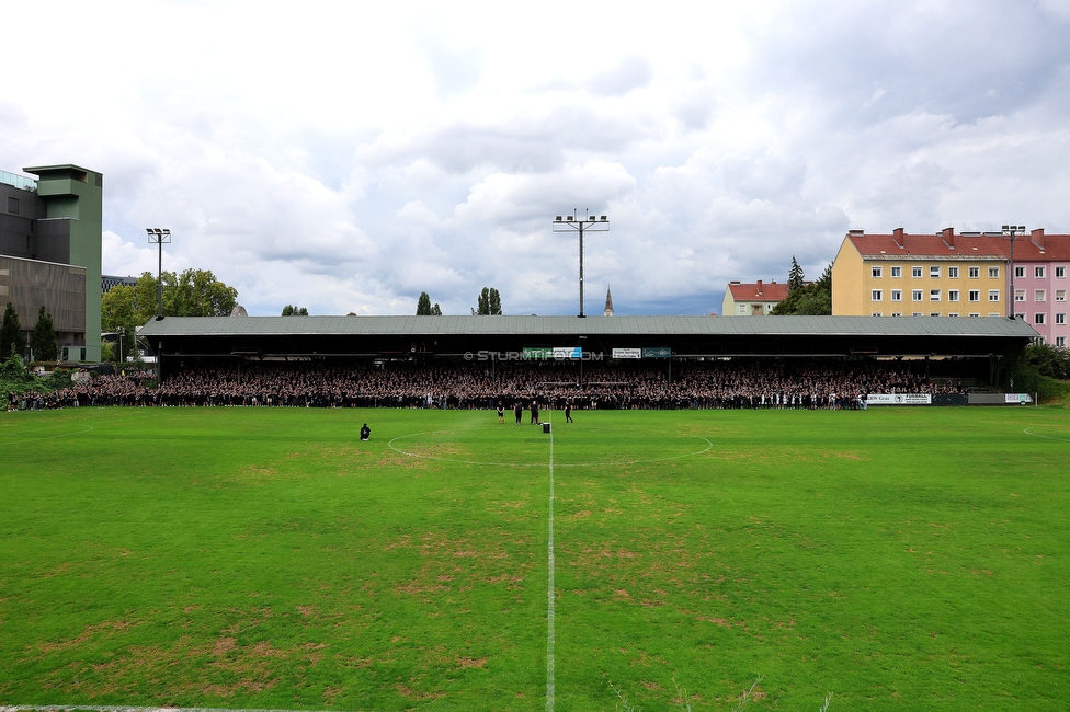 GAK - Sturm Graz
Oesterreichische Fussball Bundesliga, 5. Runde, Grazer AK - SK Sturm Graz, Stadion Liebenau Graz, 30.08.2025. 

Foto zeigt Fans von Sturm in der Gruabn
