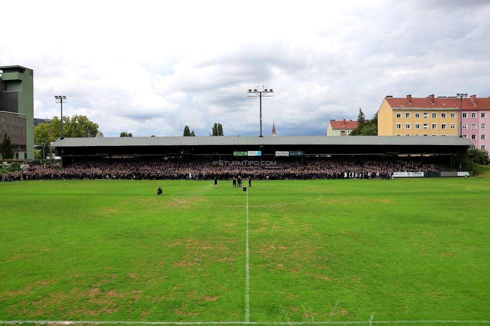 GAK - Sturm Graz
Oesterreichische Fussball Bundesliga, 5. Runde, Grazer AK - SK Sturm Graz, Stadion Liebenau Graz, 30.08.2025. 

Foto zeigt Fans von Sturm in der Gruabn
