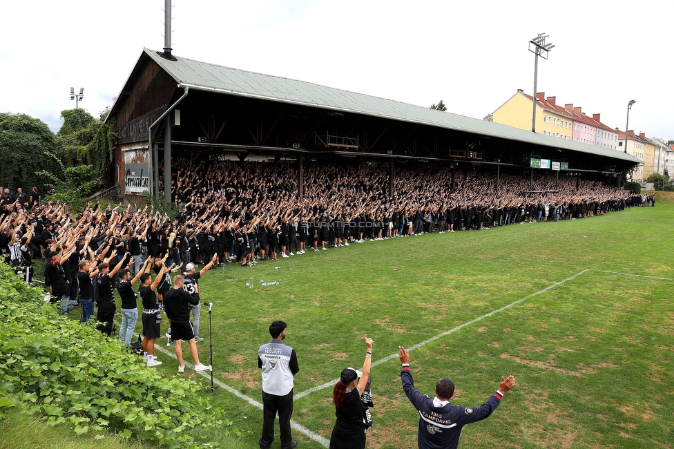 GAK - Sturm Graz
Oesterreichische Fussball Bundesliga, 2. Runde, GAK - SK Sturm Graz, Stadion Liebenau Graz, 30.08.2025. 

Foto zeigt Fans von Sturm in der Gruabn

