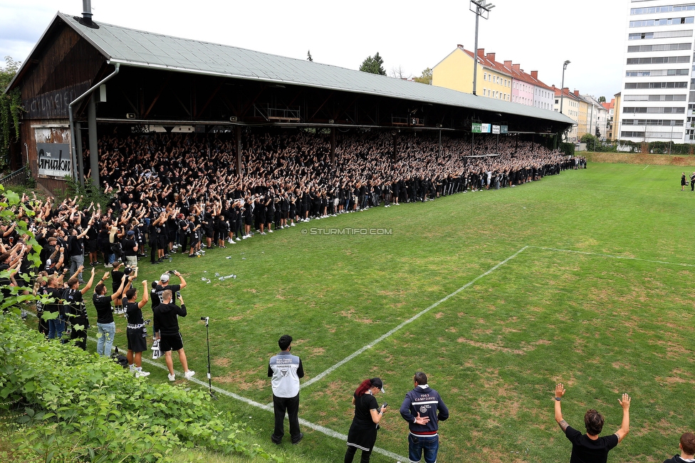 GAK - Sturm Graz
Oesterreichische Fussball Bundesliga, 2. Runde, GAK - SK Sturm Graz, Stadion Liebenau Graz, 30.08.2025. 

Foto zeigt Fans von Sturm in der Gruabn
