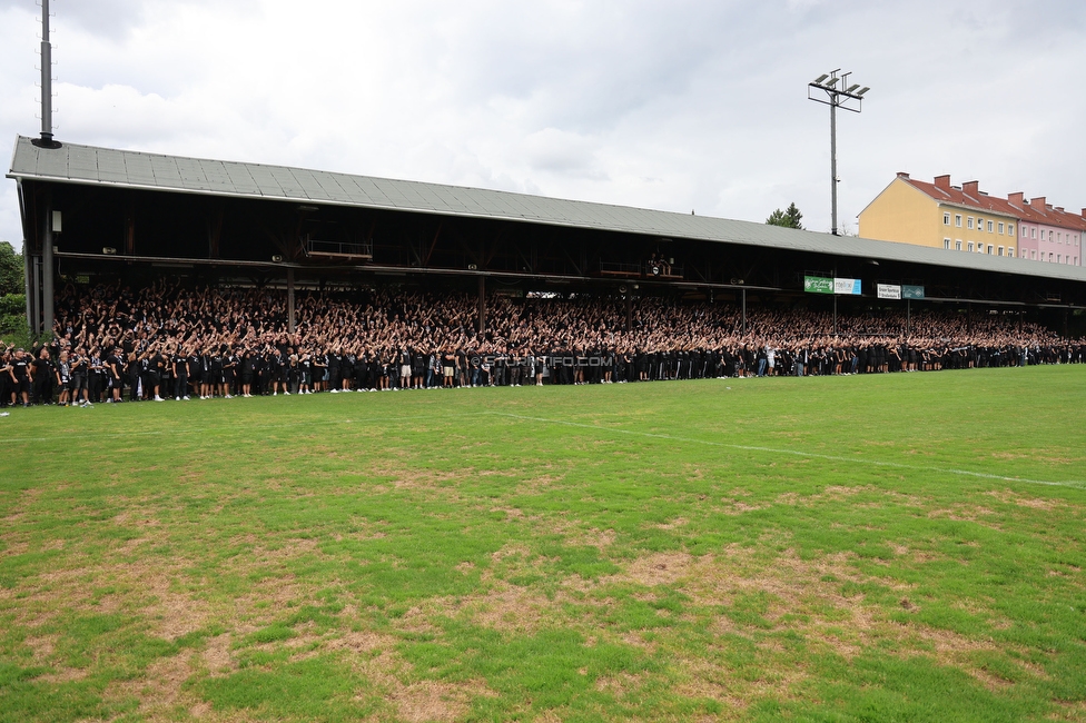 GAK - Sturm Graz
Oesterreichische Fussball Bundesliga, 5. Runde, Grazer AK - SK Sturm Graz, Stadion Liebenau Graz, 30.08.2025. 

Foto zeigt Fans von Sturm in der Gruabn
