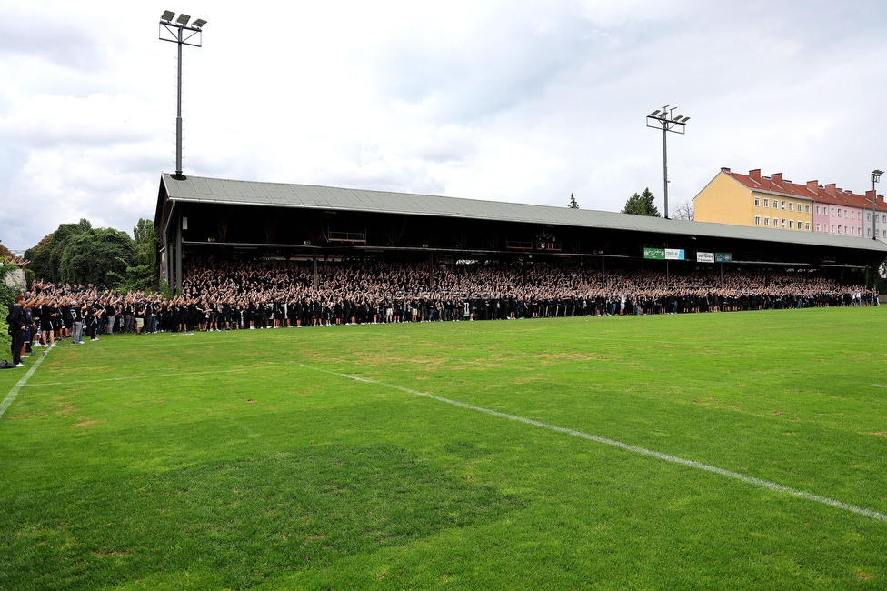 GAK - Sturm Graz
Oesterreichische Fussball Bundesliga, 5. Runde, Grazer AK - SK Sturm Graz, Stadion Liebenau Graz, 30.08.2025. 

Foto zeigt Fans von Sturm in der Gruabn
