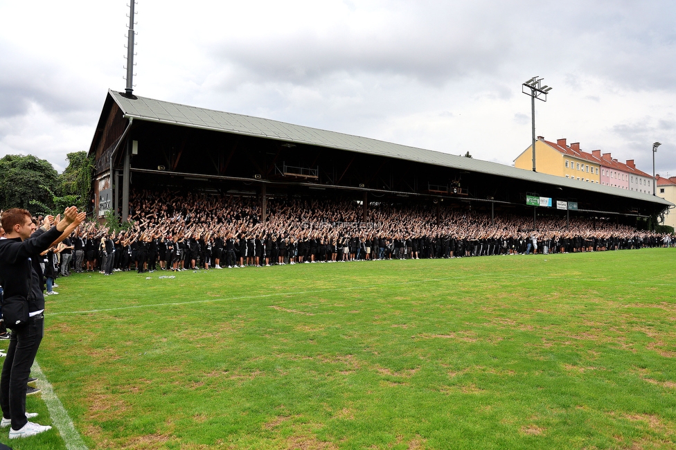 GAK - Sturm Graz
Oesterreichische Fussball Bundesliga, 5. Runde, Grazer AK - SK Sturm Graz, Stadion Liebenau Graz, 30.08.2025. 

Foto zeigt Fans von Sturm in der Gruabn
