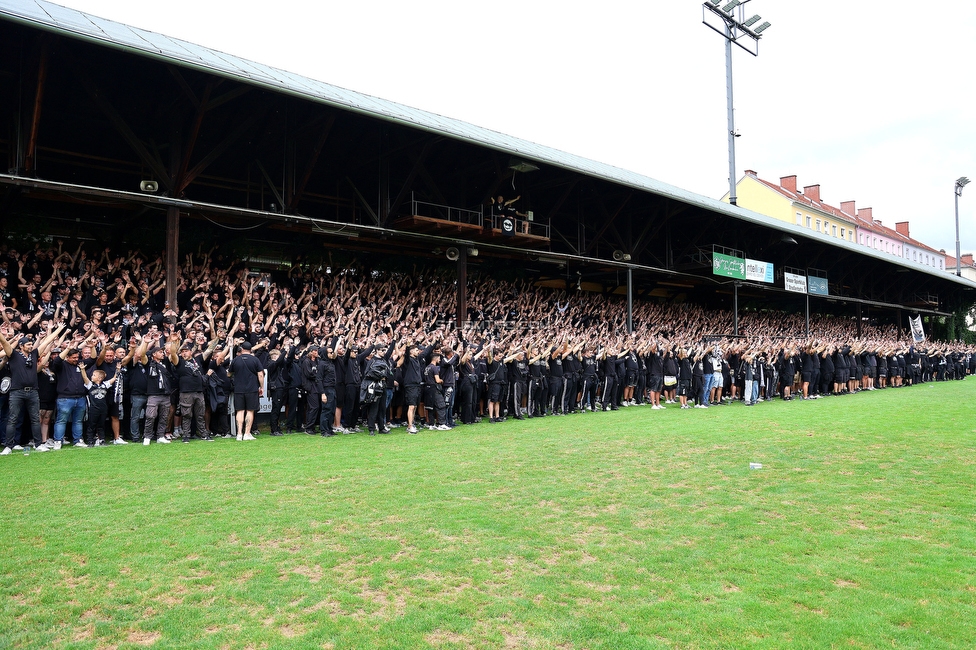 GAK - Sturm Graz
Oesterreichische Fussball Bundesliga, 5. Runde, Grazer AK - SK Sturm Graz, Stadion Liebenau Graz, 30.08.2025. 

Foto zeigt Fans von Sturm in der Gruabn
