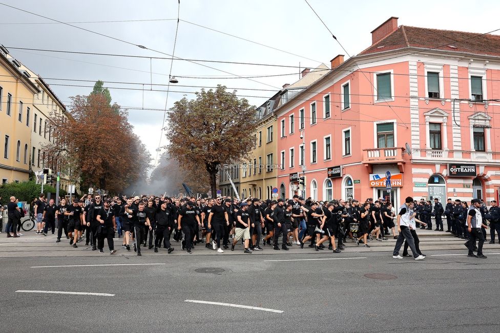 GAK - Sturm Graz
Oesterreichische Fussball Bundesliga, 5. Runde, Grazer AK - SK Sturm Graz, Stadion Liebenau Graz, 30.08.2025. 

Foto zeigt Fans von Sturm beim Corteo
