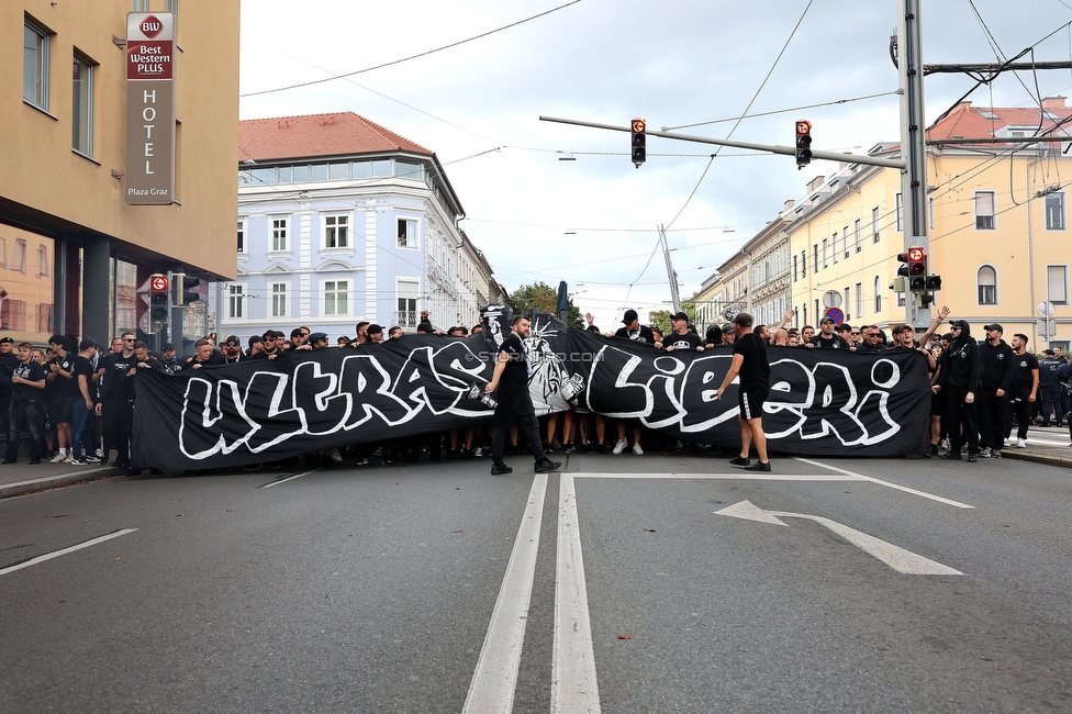 GAK - Sturm Graz
Oesterreichische Fussball Bundesliga, 5. Runde, Grazer AK - SK Sturm Graz, Stadion Liebenau Graz, 30.08.2025. 

Foto zeigt Fans von Sturm beim Corteo
