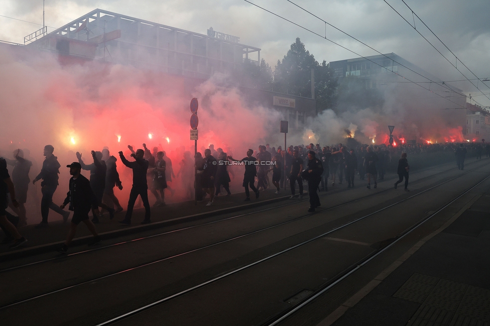 GAK - Sturm Graz
Oesterreichische Fussball Bundesliga, 5. Runde, Grazer AK - SK Sturm Graz, Stadion Liebenau Graz, 30.08.2025. 

Foto zeigt Fans von Sturm beim Corteo
