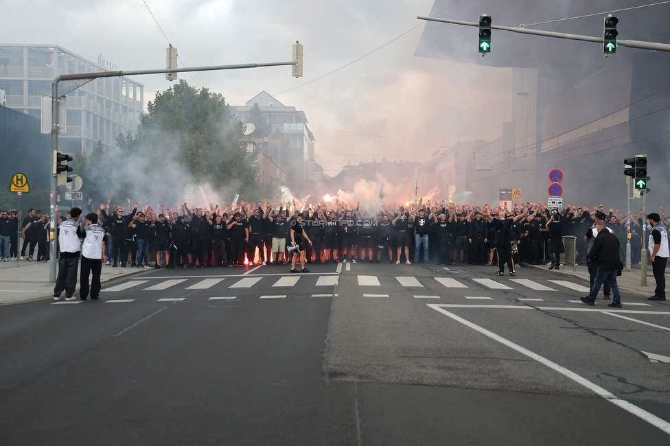 GAK - Sturm Graz
Oesterreichische Fussball Bundesliga, 5. Runde, Grazer AK - SK Sturm Graz, Stadion Liebenau Graz, 30.08.2025. 

Foto zeigt Fans von Sturm beim Corteo
