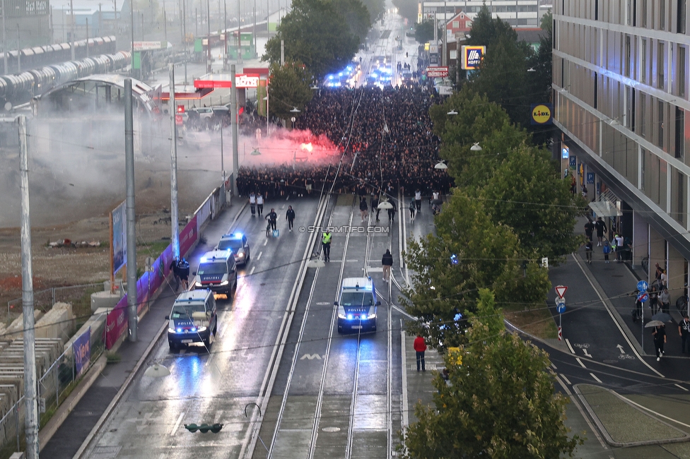 GAK - Sturm Graz
Oesterreichische Fussball Bundesliga, 5. Runde, Grazer AK - SK Sturm Graz, Stadion Liebenau Graz, 30.08.2025. 

Foto zeigt Fans von Sturm beim Corteo
