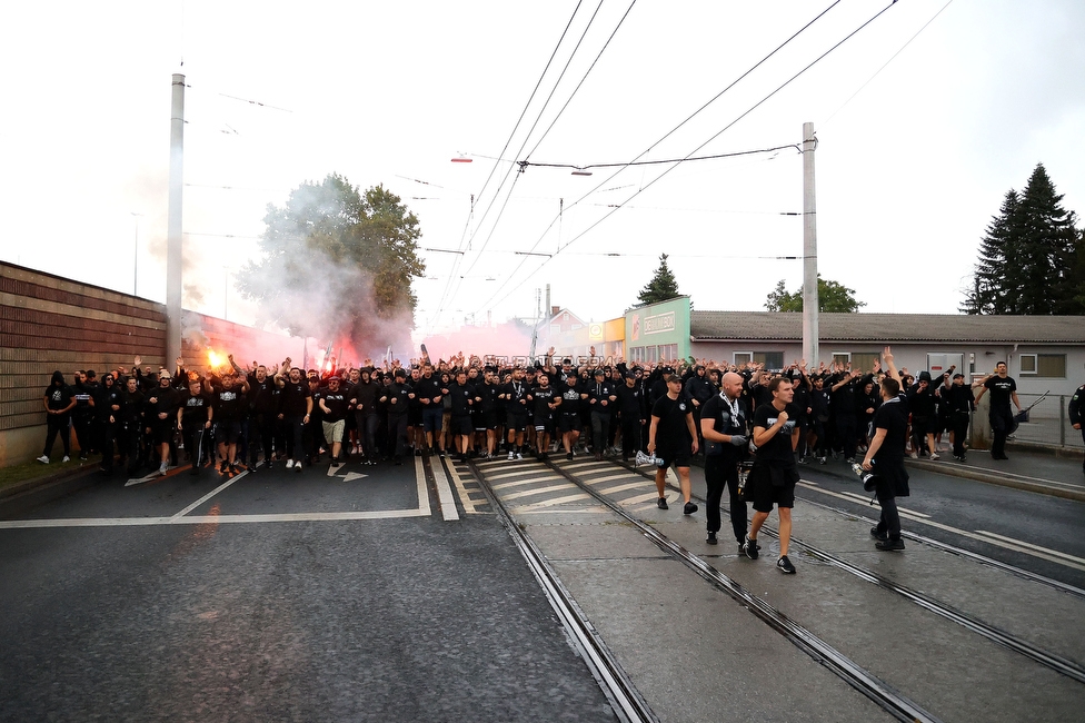 GAK - Sturm Graz
Oesterreichische Fussball Bundesliga, 2. Runde, GAK - SK Sturm Graz, Stadion Liebenau Graz, 30.08.2025. 

Foto zeigt Fans von Sturm beim Corteo
