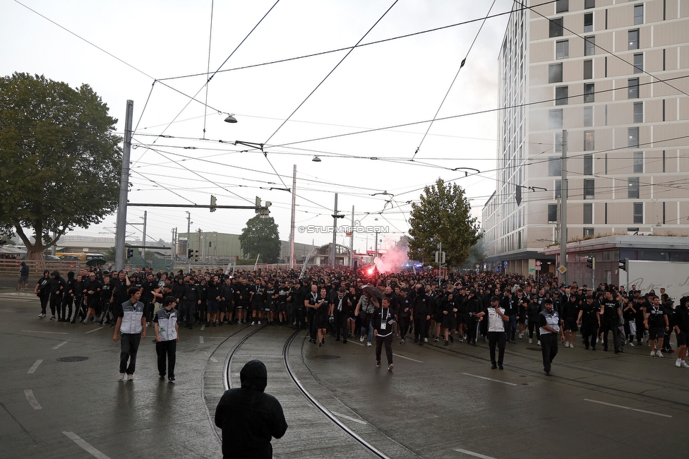 GAK - Sturm Graz
Oesterreichische Fussball Bundesliga, 5. Runde, Grazer AK - SK Sturm Graz, Stadion Liebenau Graz, 30.08.2025. 

Foto zeigt Fans von Sturm beim Corteo
