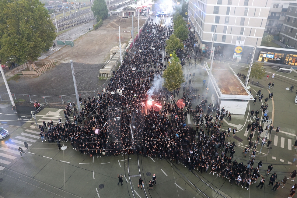 GAK - Sturm Graz
Oesterreichische Fussball Bundesliga, 5. Runde, Grazer AK - SK Sturm Graz, Stadion Liebenau Graz, 30.08.2025. 

Foto zeigt Fans von Sturm beim Corteo
