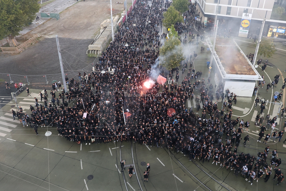 GAK - Sturm Graz
Oesterreichische Fussball Bundesliga, 5. Runde, Grazer AK - SK Sturm Graz, Stadion Liebenau Graz, 30.08.2025. 

Foto zeigt Fans von Sturm beim Corteo
