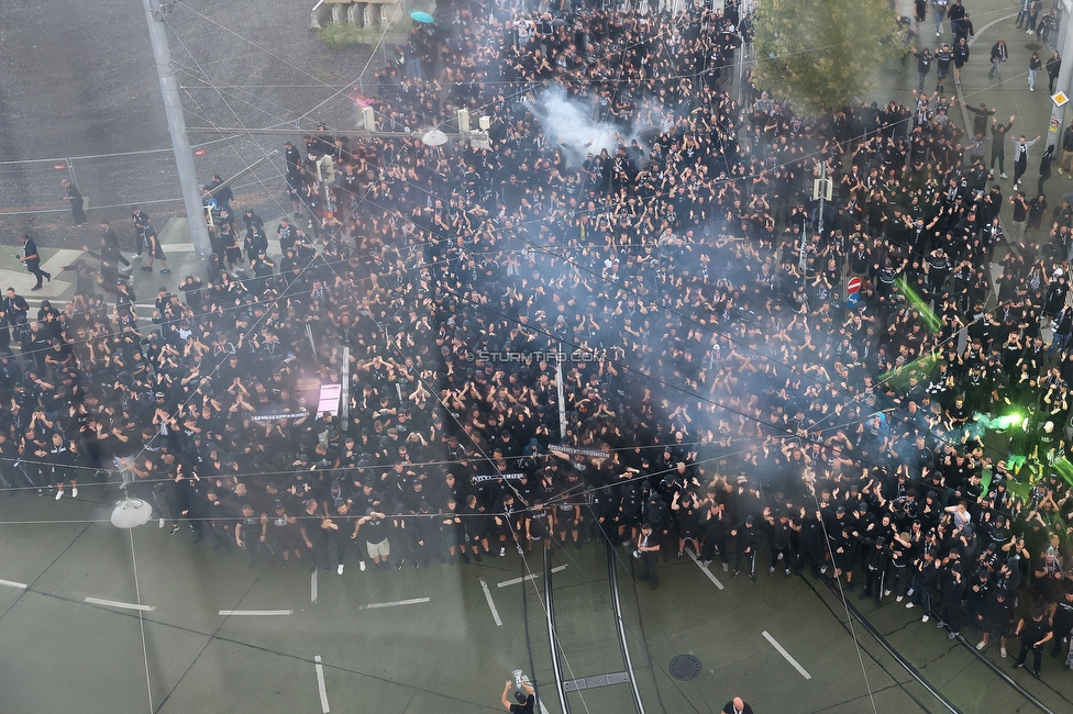 GAK - Sturm Graz
Oesterreichische Fussball Bundesliga, 5. Runde, Grazer AK - SK Sturm Graz, Stadion Liebenau Graz, 30.08.2025. 

Foto zeigt Fans von Sturm beim Corteo
