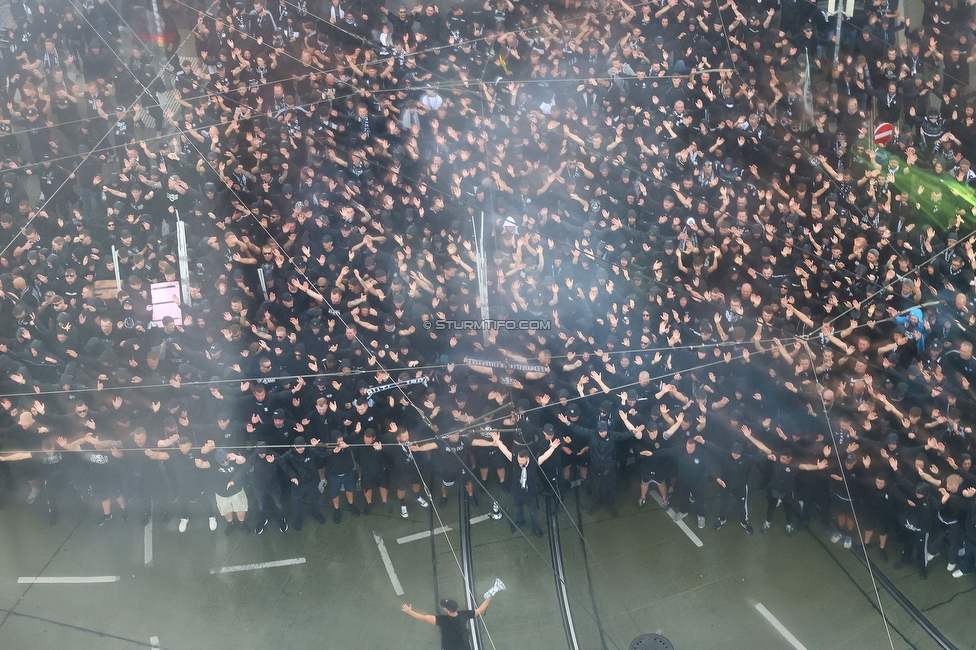 GAK - Sturm Graz
Oesterreichische Fussball Bundesliga, 5. Runde, Grazer AK - SK Sturm Graz, Stadion Liebenau Graz, 30.08.2025. 

Foto zeigt Fans von Sturm beim Corteo

