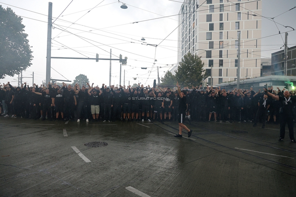 GAK - Sturm Graz
Oesterreichische Fussball Bundesliga, 5. Runde, Grazer AK - SK Sturm Graz, Stadion Liebenau Graz, 30.08.2025. 

Foto zeigt Fans von Sturm beim Corteo
