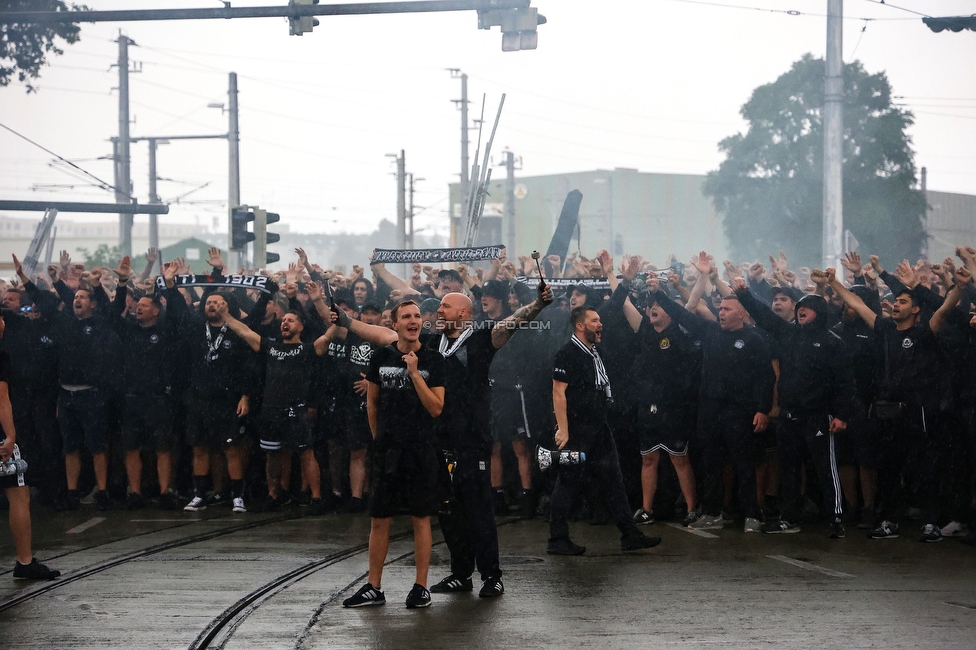 GAK - Sturm Graz
Oesterreichische Fussball Bundesliga, 2. Runde, GAK - SK Sturm Graz, Stadion Liebenau Graz, 30.08.2025. 

Foto zeigt Fans von Sturm beim Corteo
