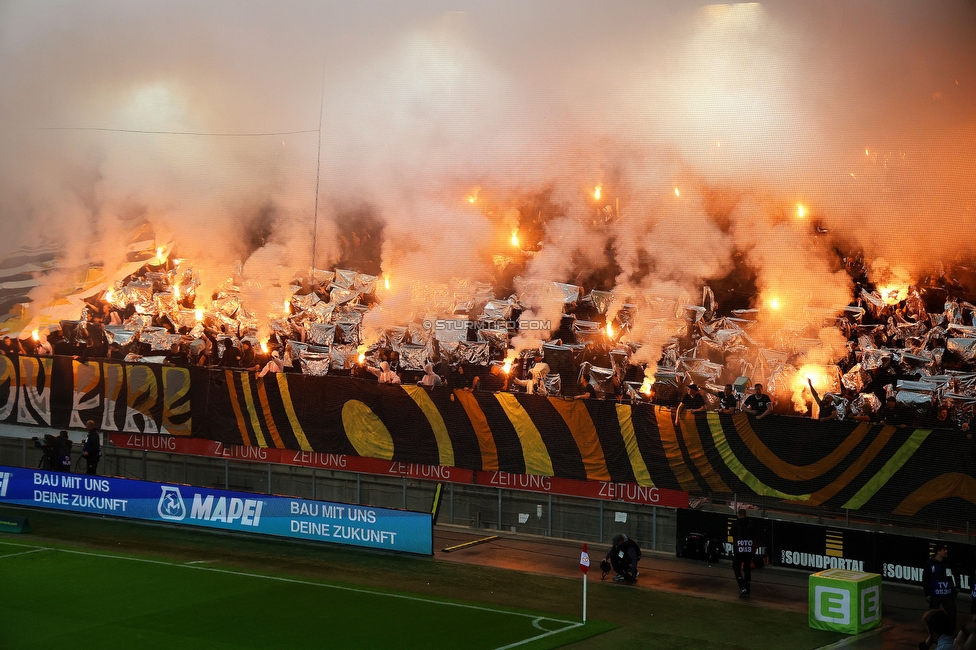 GAK - Sturm Graz
Oesterreichische Fussball Bundesliga, 5. Runde, Grazer AK - SK Sturm Graz, Stadion Liebenau Graz, 30.08.2025. 

Foto zeigt Fans von Sturm mit einer Choreografie
