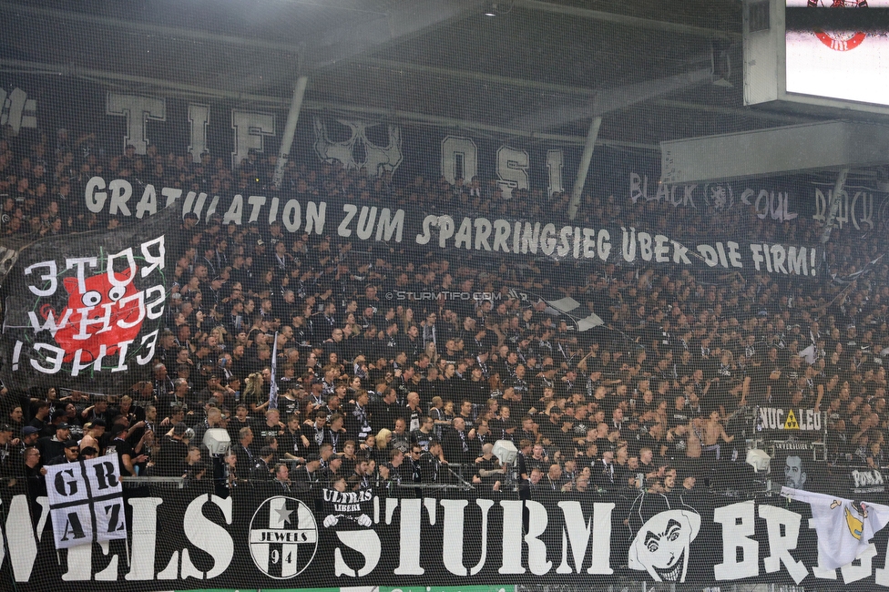 GAK - Sturm Graz
Oesterreichische Fussball Bundesliga, 5. Runde, Grazer AK - SK Sturm Graz, Stadion Liebenau Graz, 30.08.2025. 

Foto zeigt Fans von Sturm mit einem Spruchband
