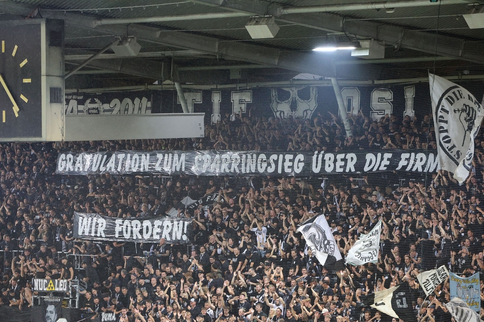 GAK - Sturm Graz
Oesterreichische Fussball Bundesliga, 5. Runde, Grazer AK - SK Sturm Graz, Stadion Liebenau Graz, 30.08.2025. 

Foto zeigt Fans von Sturm mit einem Spruchband
