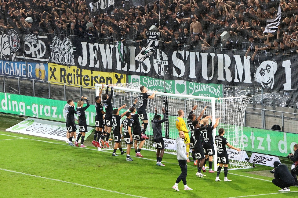 GAK - Sturm Graz
Oesterreichische Fussball Bundesliga, 5. Runde, Grazer AK - SK Sturm Graz, Stadion Liebenau Graz, 30.08.2025. 

Foto zeigt Fans von Sturm und die Mannschaft von Sturm
