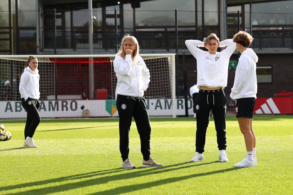 Ajax Frouwen - Sturm Damen
UEFA Women's Europa Cup, 1. Runde, Ajax Amsterdam - SK Sturm Graz Damen, Sportpark De Toekomst Amsterdam, 11.09.2025.

Foto zeigt Sandra Jakobsen (Sturm Damen), Pauline Deutsch (Sturm Damen)  und Leonie Christin Tragl (Sturm Damen)
