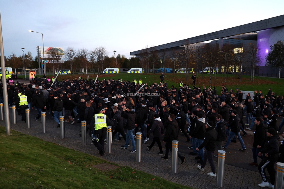 Celtic Glasgow - Sturm Graz
UEFA Europa League Gruppenphase 3. Spieltag, Celtic Glasgow - SK Sturm Graz, Celtic Park Glasgow, 23.10.2025. 

Foto zeigt Fans von Sturm beim Corteo
