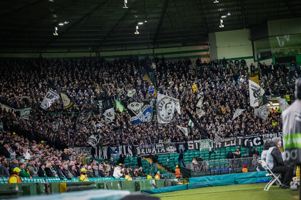 Celtic Glasgow - Sturm Graz
UEFA Europa League Gruppenphase 3. Spieltag, Celtic Glasgow - SK Sturm Graz, Celtic Park Glasgow, 23.10.2025. 

Foto zeigt Fans von Sturm
