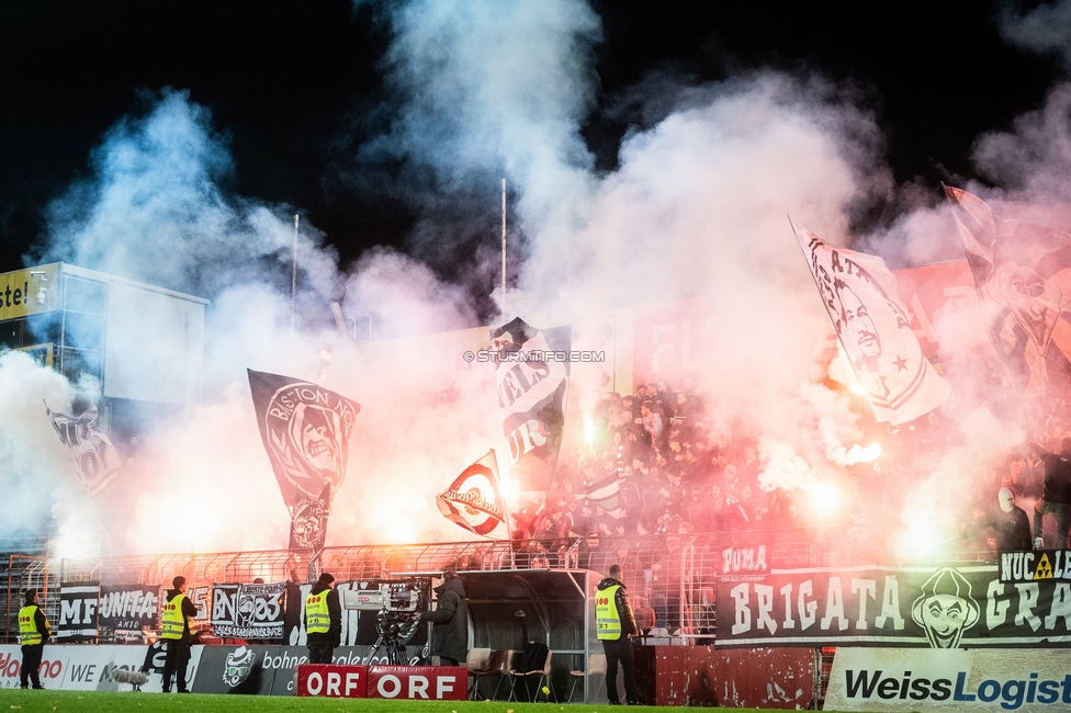 Admira - Sturm Graz
OEFB Cup Achtelfinale, Admira Wacker - SK Sturm Graz, Stadion Suedstadt Maria Enzersdorf, 29.10.2025. 

Foto zeigt Fans von Sturm mit Pyrotechnik
