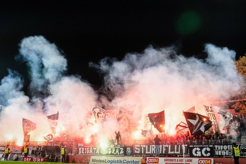 Admira - Sturm Graz
OEFB Cup Achtelfinale, Admira Wacker - SK Sturm Graz, Stadion Suedstadt Maria Enzersdorf, 29.10.2025. 

Foto zeigt Fans von Sturm mit Pyrotechnik
