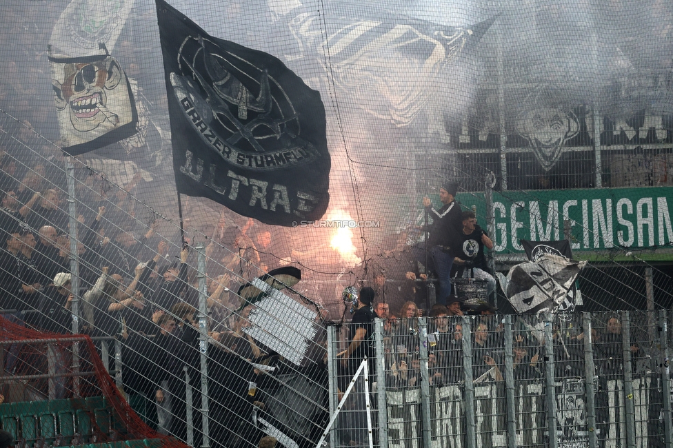 Rapid Wien - Sturm Graz
Oesterreichische Fussball Bundesliga, 12. Runde, SK Rapid Wien - SK Sturm Graz, Weststadion Wien, 02.11.2025. 

Foto zeigt Fans von Sturm
Schlüsselwörter: sturmflut pyrotechnik