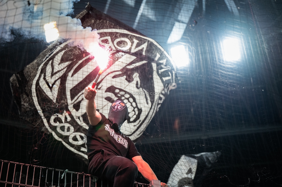 Rapid Wien - Sturm Graz
Oesterreichische Fussball Bundesliga, 12. Runde, SK Rapid Wien - SK Sturm Graz, Weststadion Wien, 02.11.2025. 

Foto zeigt Fans von Sturm
Schlüsselwörter: bastion pyrotechnik