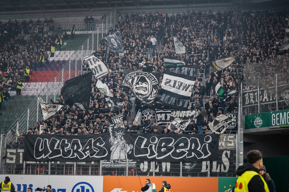 Rapid Wien - Sturm Graz
Oesterreichische Fussball Bundesliga, 12. Runde, SK Rapid Wien - SK Sturm Graz, Weststadion Wien, 02.11.2025. 

Foto zeigt Fans von Sturm mit einem Spruchband
Schlüsselwörter: repression