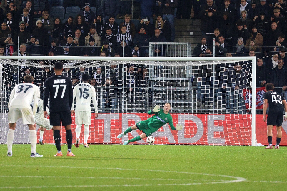 Sturm Graz - Nottingham
UEFA Europa League Gruppenphase 4. Spieltag, SK Sturm Graz - Nottingham Forest, Stadion Liebenau Graz, 06.11.2025. 

Foto zeigt Oliver Christensen (Sturm)
Schlüsselwörter: elfmeter